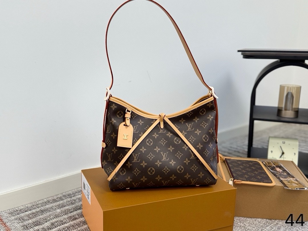LV Carryall tote bag